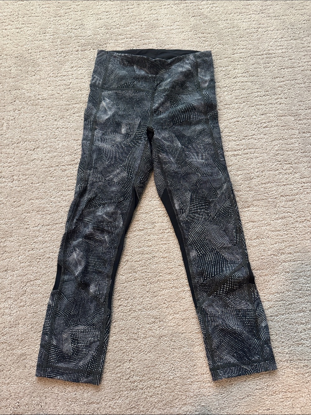 Women’s Lululemon crop 17” leggings